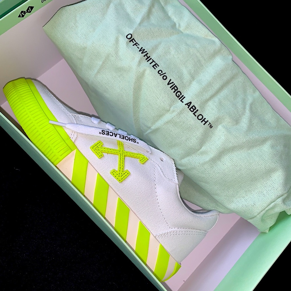 Off white arrow low top canvas sneaker never worn!